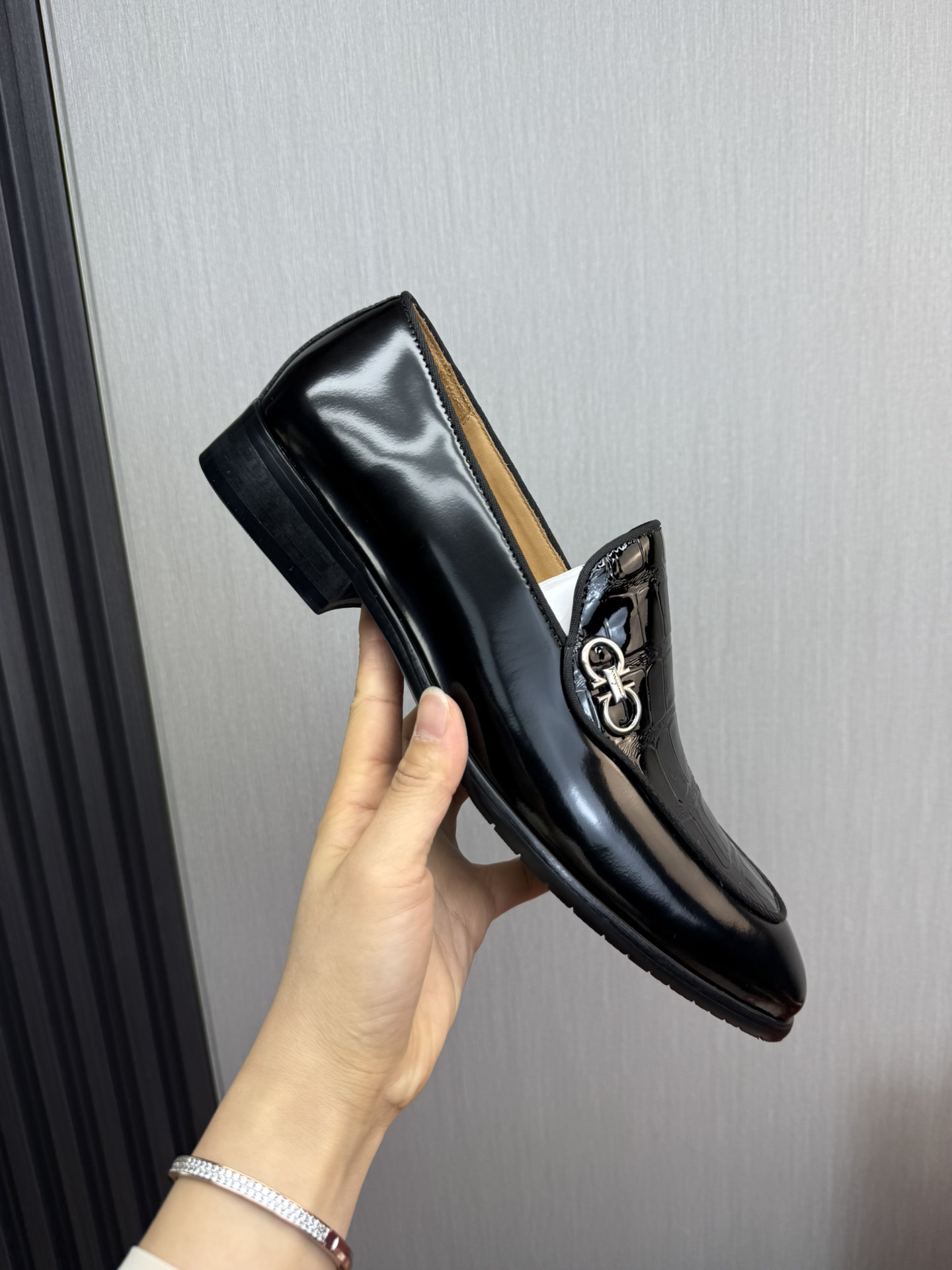 FerragamoSHOES