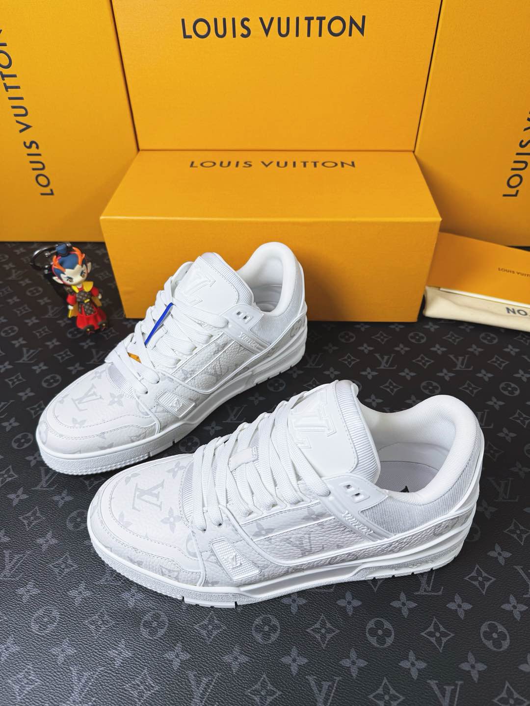 LVShoes