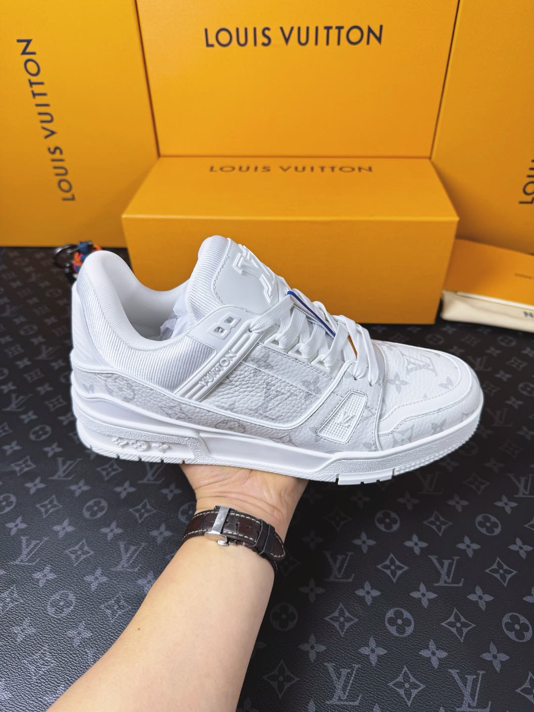 LVShoes