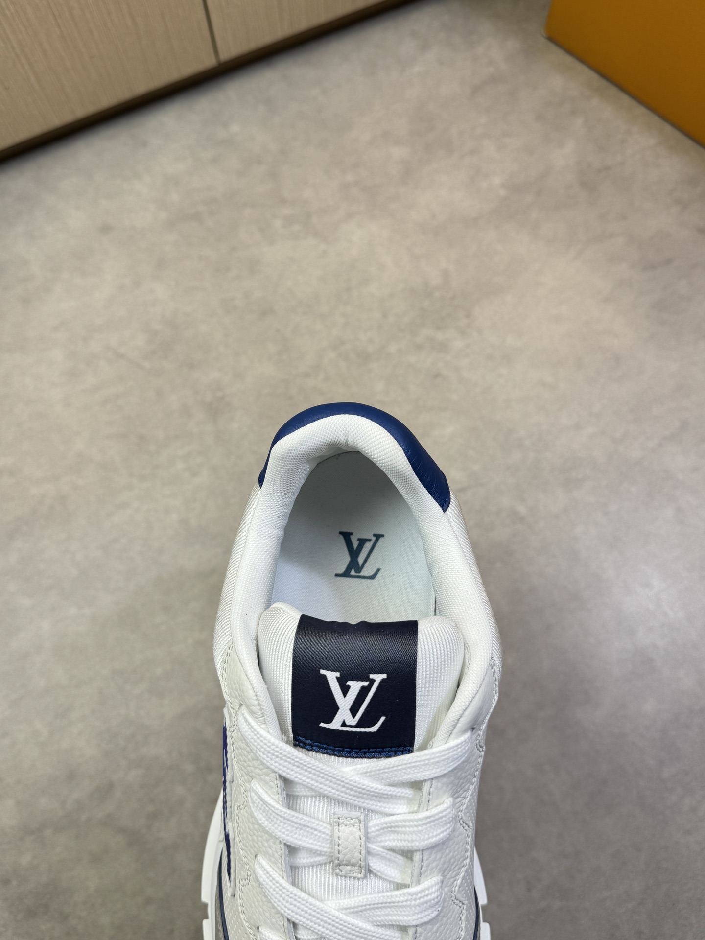 LVShoes