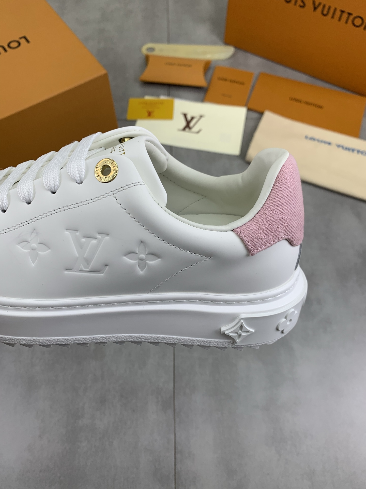 LVShoes
