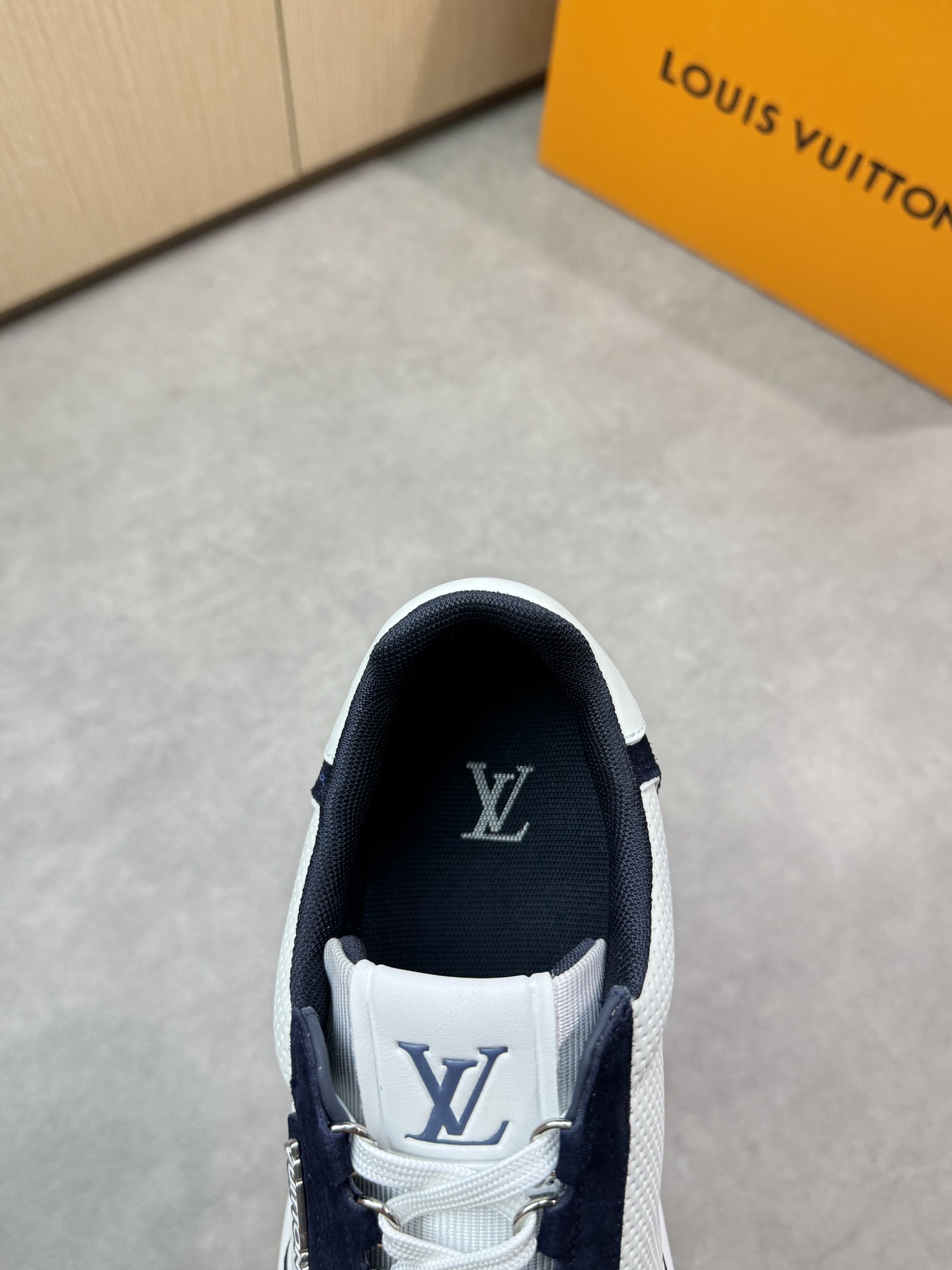 LVShoes