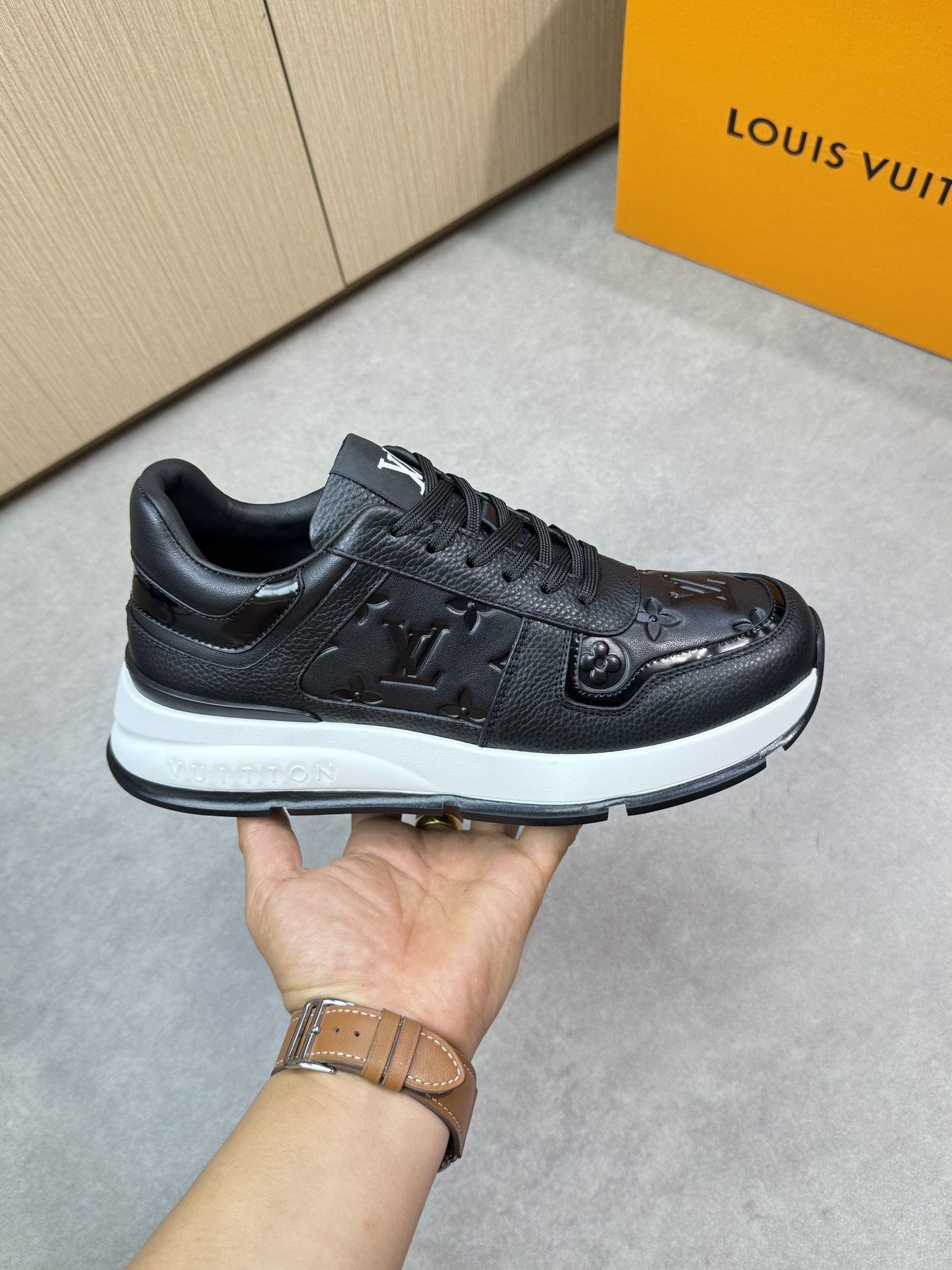 LVShoes