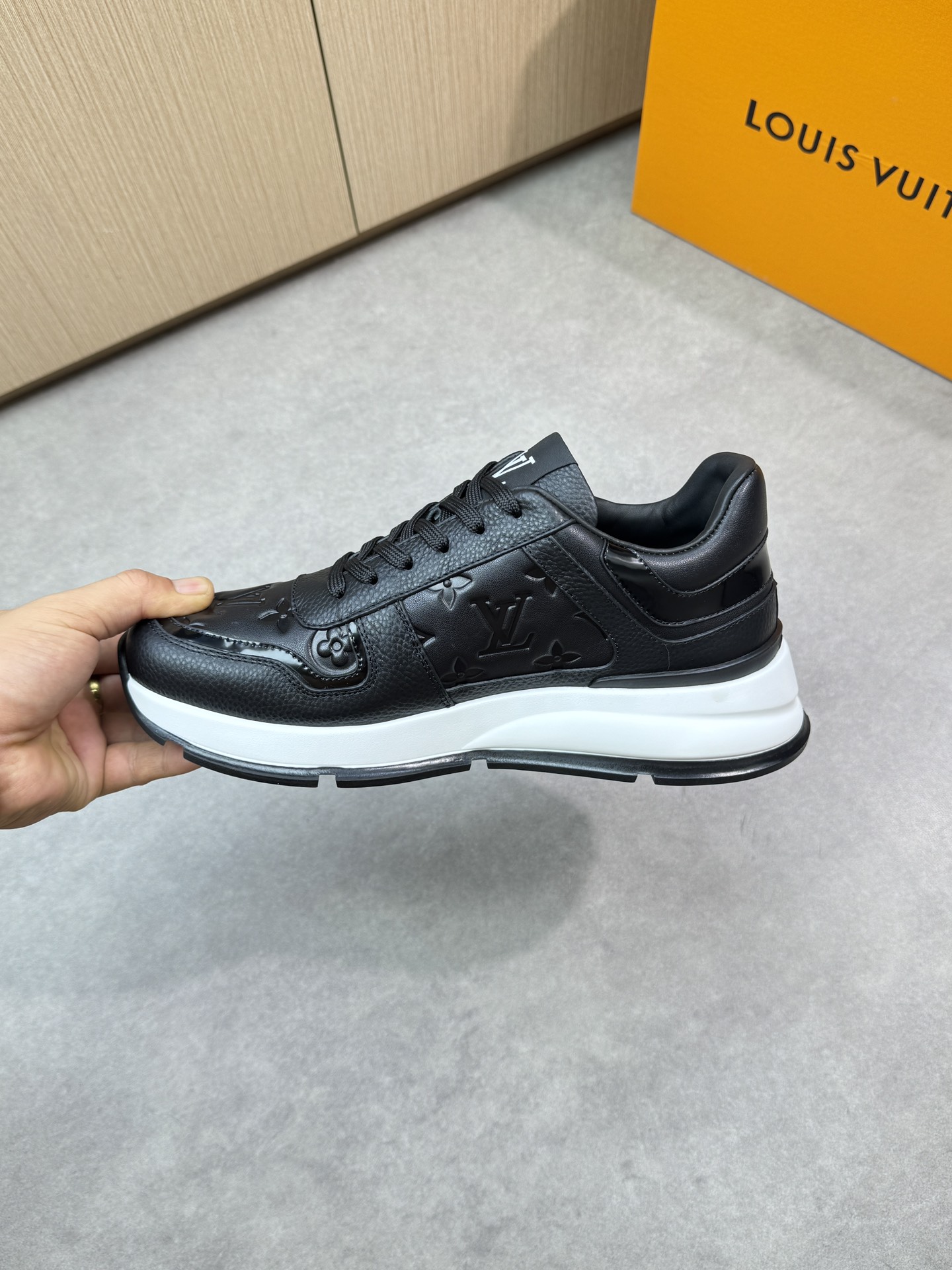 LVShoes