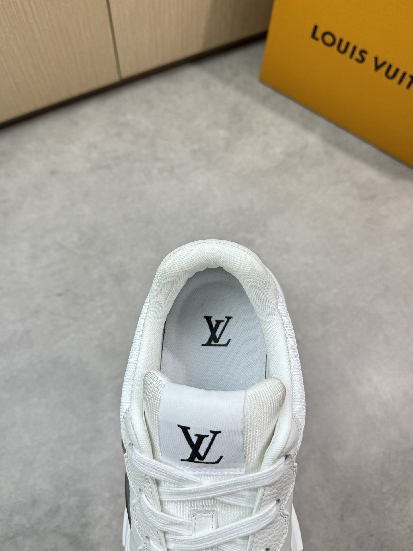 LVShoes
