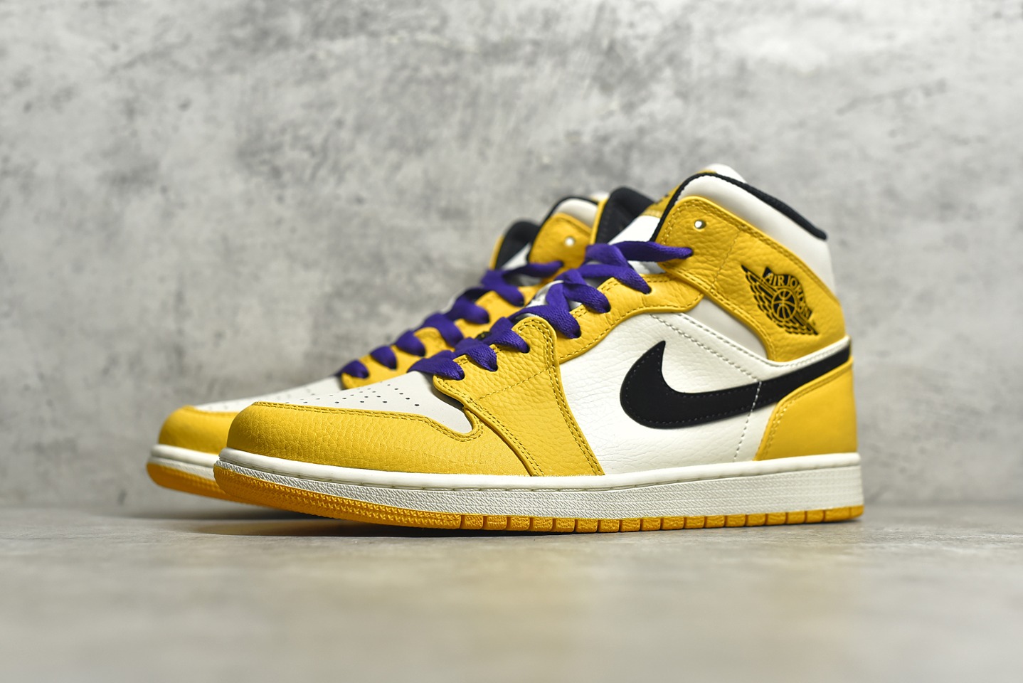 AirJordan1MidSHOES
