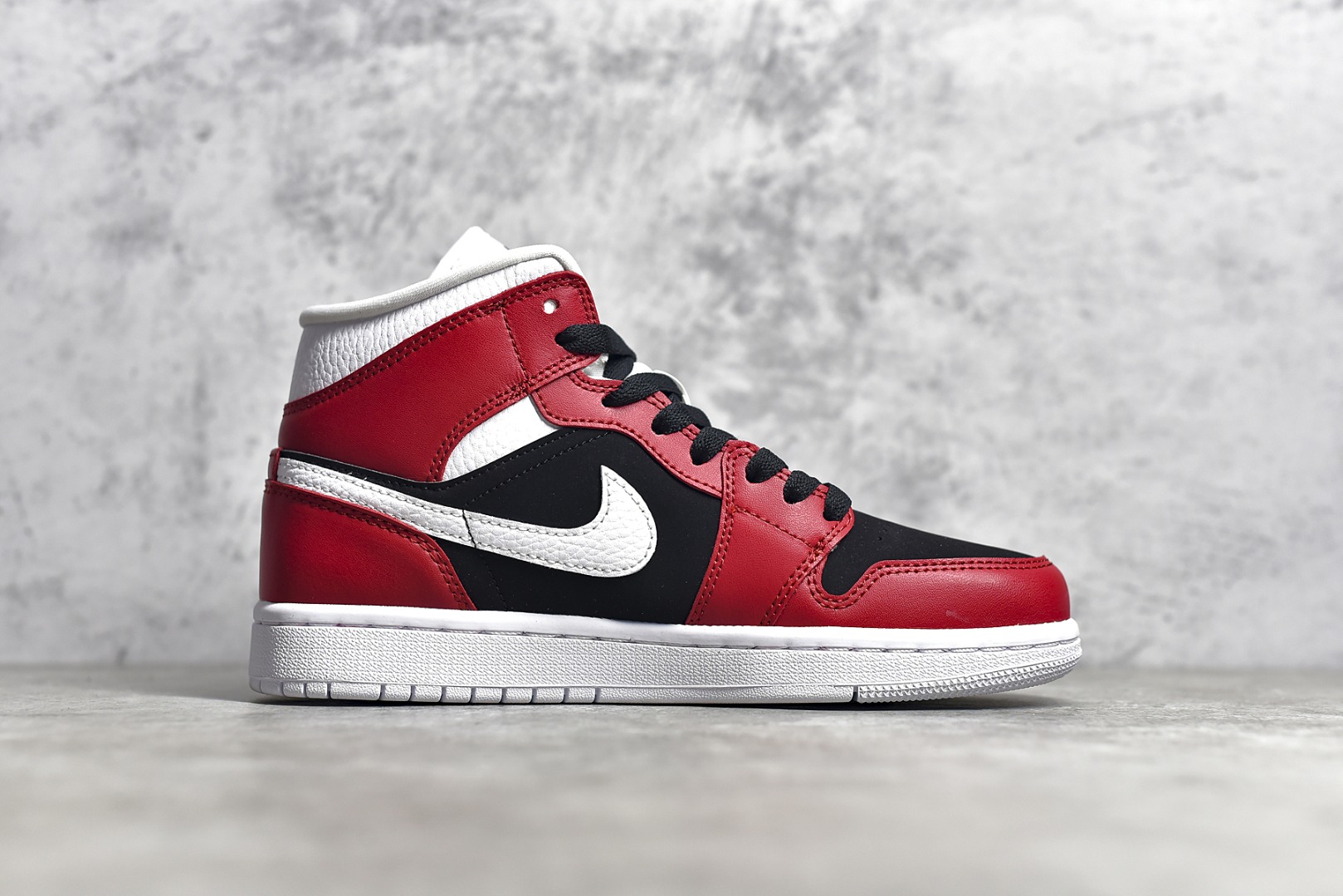 AirJordan1MidSHOES