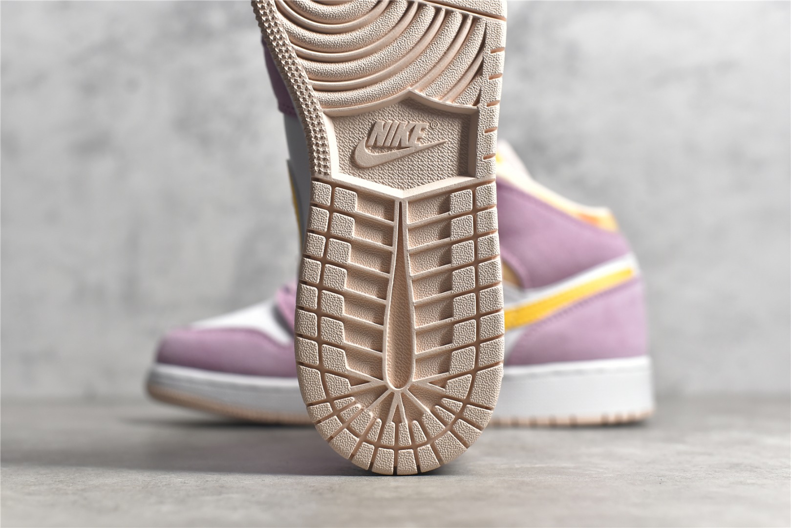 AirJordan1MidSHOES