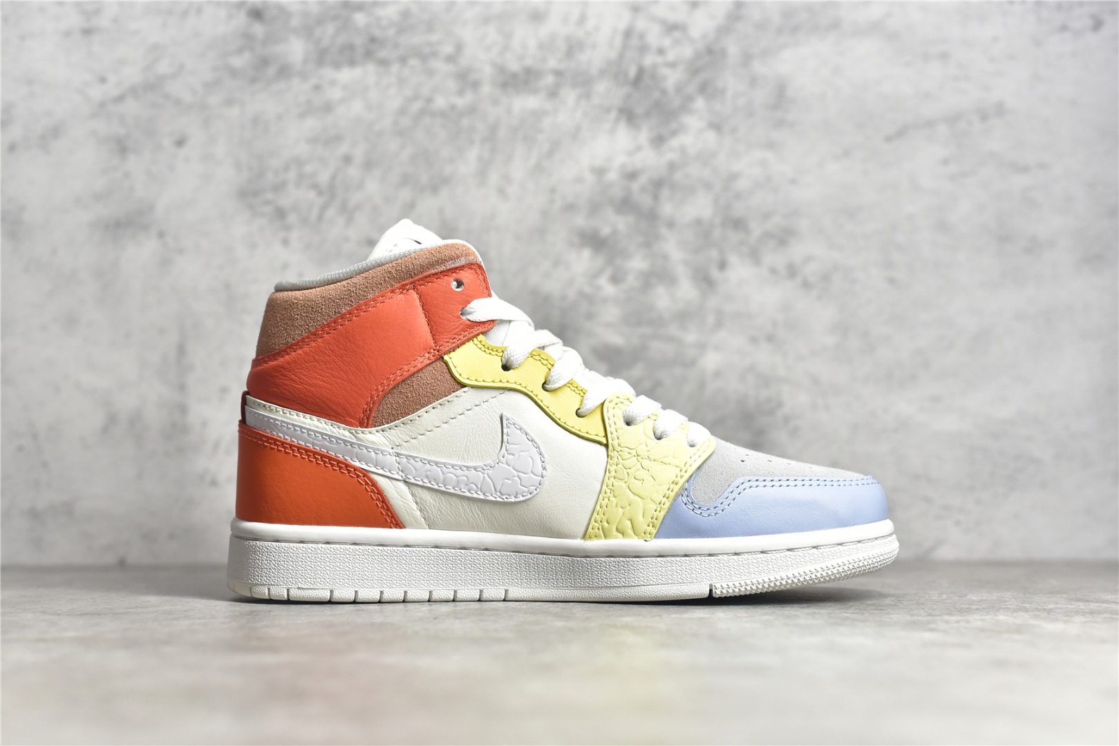 AirJordan1MidSHOES