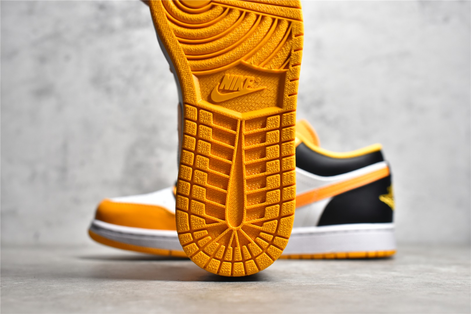 AirJordan1LowSHOES